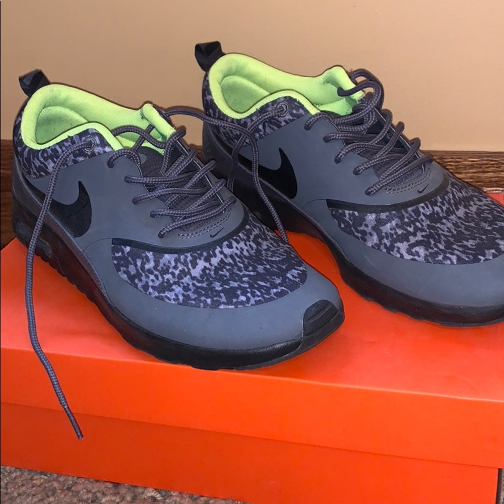 Nike Tennis Shoes